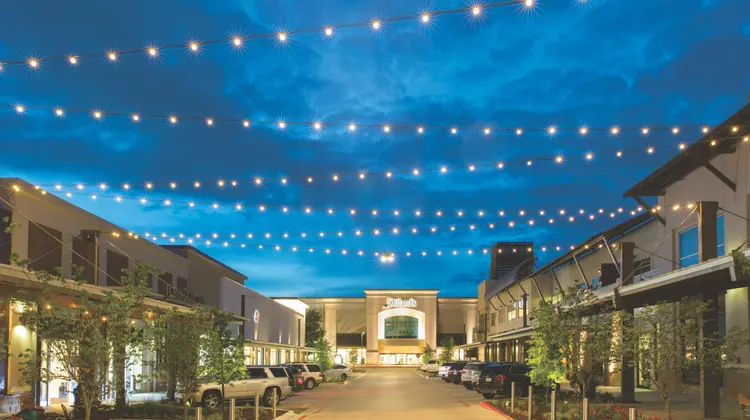 Hill Country Galleria is a premier entertainment, shopping and dining destination where life and style connect.